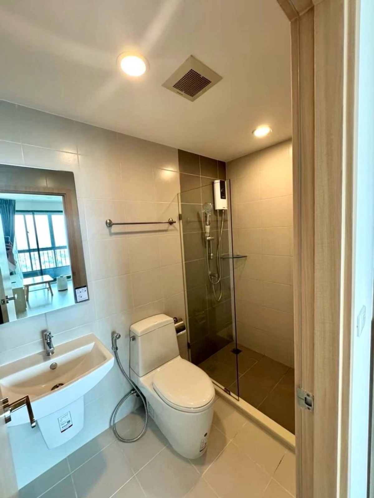 For RentCondoBang Sue, Wong Sawang, Tao Pun : Near MRT Bang Son Station, only 350 meters.