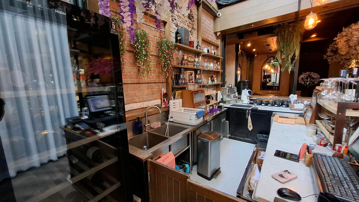 เซ้งร้านค้า/ตลาดนัดสุขุมวิท อโศก ทองหล่อ : เซ้งด่วน! คาเฟ่ทำเลทองใน **ย่านทองหล่อ** ใจกลางกรุงเทพ ราคาพิเศษแค่ **1,200,000 บาท**