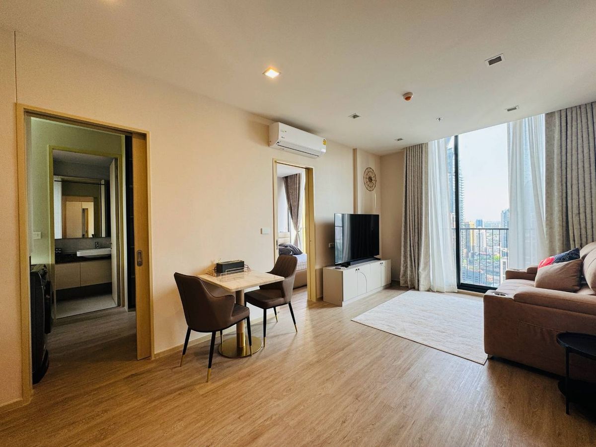 For RentCondoSukhumvit, Asoke, Thonglor : ✨ Super wow price, super cool decorated room! ✨Noble State 39 | In the heart of Sukhumvit with a superior life 1 bedroom | 1 bathroom | Size 42 sq m. 💸 Rent only 45,000 baht/month (Price negotiable!) 📞 Call: 086-746-8882 (K. Cooper)