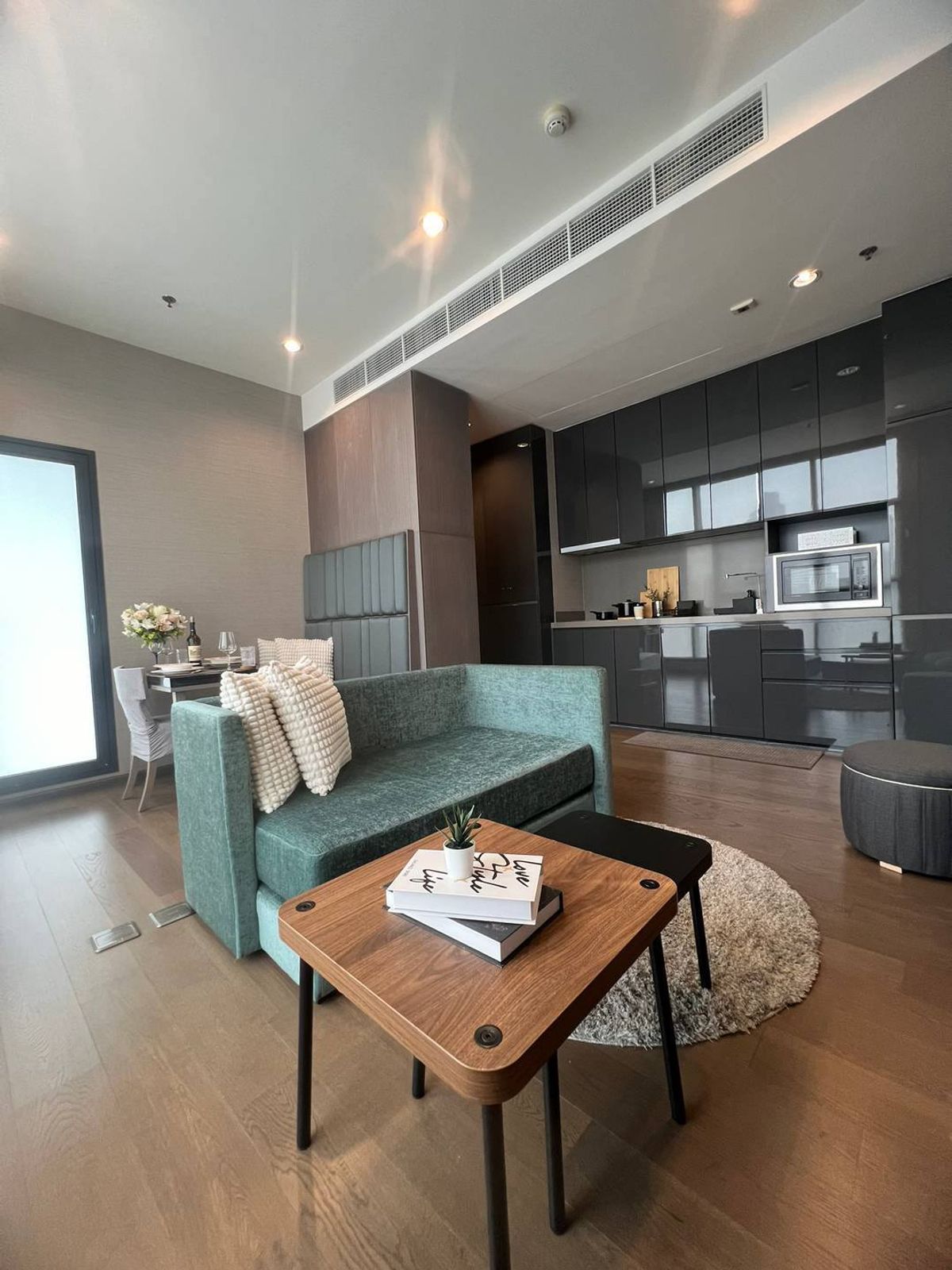 ให้เช่าคอนโดสาทร นราธิวาส : 🔥 พลาดไม่ได้ ลดราคาโหด! 🔥🏙️ The Diplomat Sathorn  1 ห้องนอน | 1 ห้องน้ำ | ขนาด 52 ตร.ม. 💸 เช่าเพียง 40,000 บาท/เดือน (ราคาต่อรองได้!) 📞 Call: 086-746-8882 (K. Cooper)