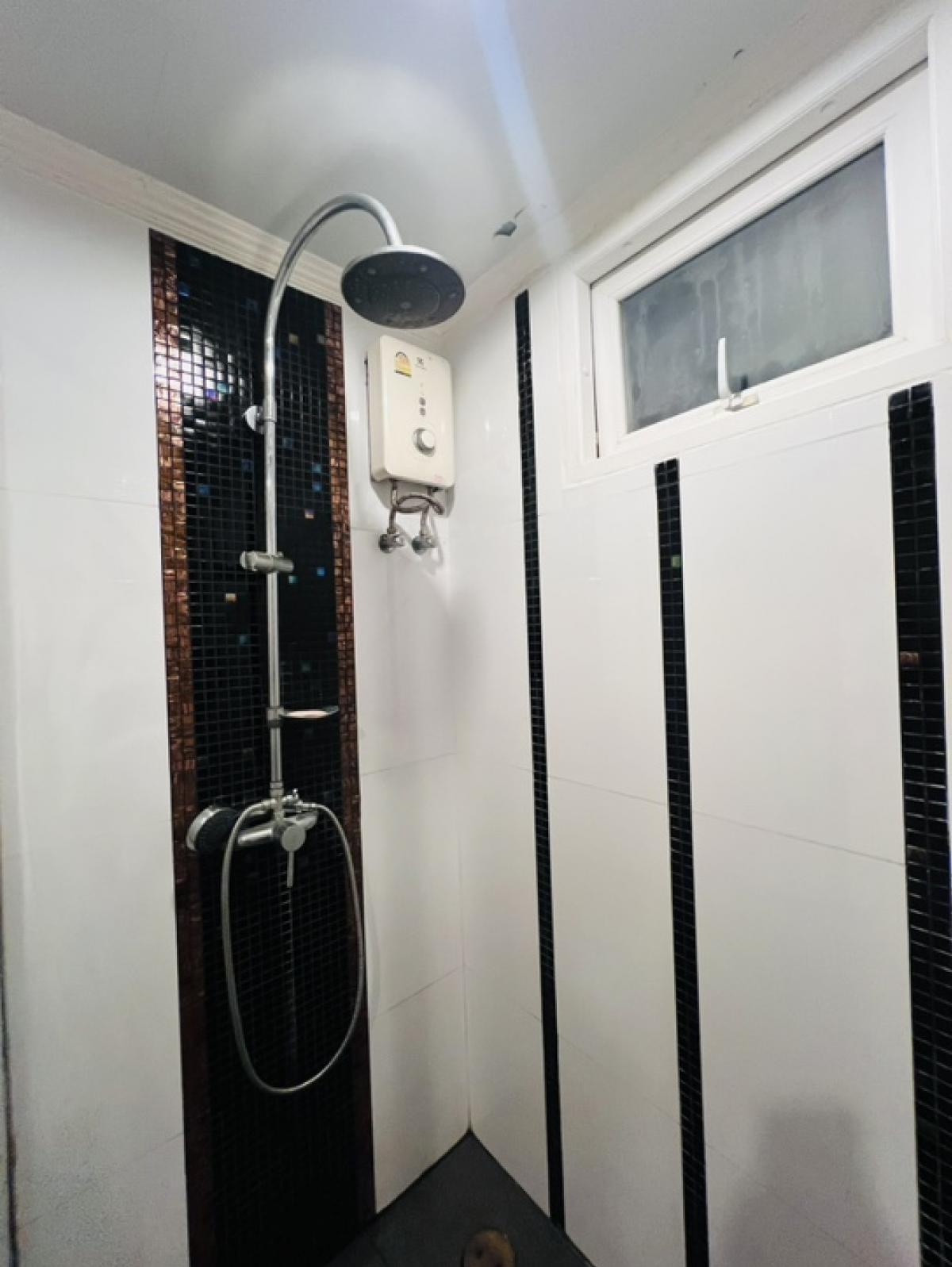 ให้เช่าคอนโดพัทยา บางแสน ชลบุรี สัตหีบ : For Rent‼️ 1 Bedroom Pool View 40 Sqm. Amazon Residence