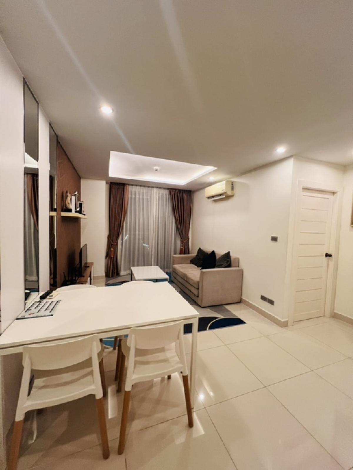 ให้เช่าคอนโดพัทยา บางแสน ชลบุรี สัตหีบ : For Rent‼️ 1 Bedroom Pool View 40 Sqm. Amazon Residence