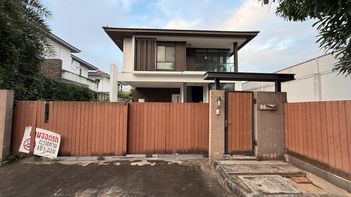 For SaleHouseLadkrabang, Suwannaphum Airport : Single house for sale (end unit) Manthana On Nut-Wongwaen 4 project, area 66.40 square wah, 3 bedrooms, 3 bathrooms, 2 parking spaces, special price 5.89 million baht