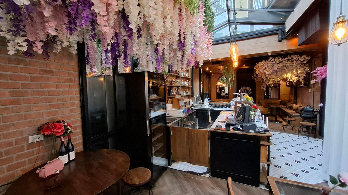 เซ้งร้านค้า/ตลาดนัดสุขุมวิท อโศก ทองหล่อ : เซ้งด่วน! คาเฟ่ทำเลทองใน **ย่านทองหล่อ** ใจกลางกรุงเทพ ราคาพิเศษแค่ **1,200,000 บาท**