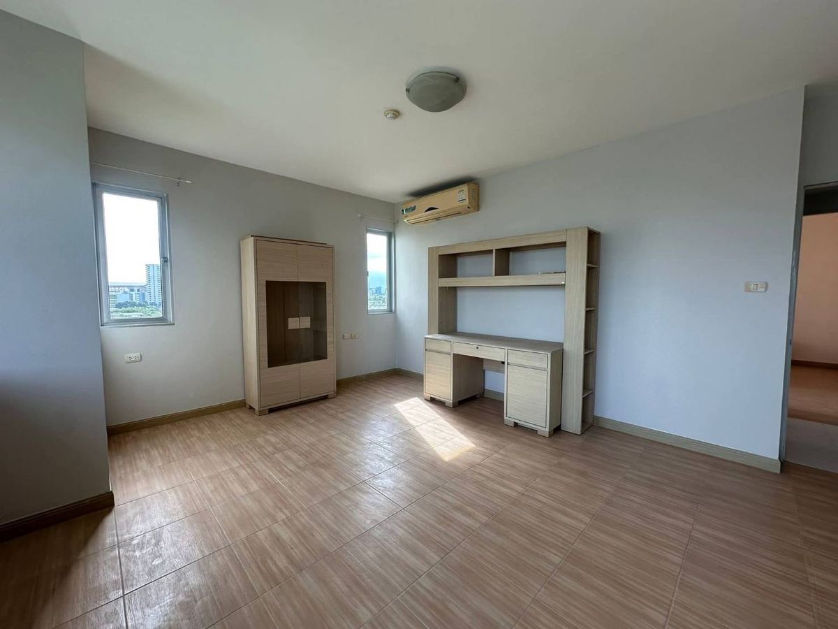 For RentCondoPattanakan, Srinakarin : Near BTS Yellow Line, Sri Udom Station, near Paradise Mall, Central Bangna