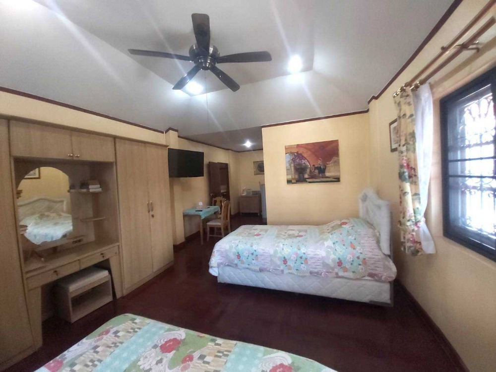 ขายบ้านพัทยา บางแสน ชลบุรี สัตหีบ : Single house for sale, prime location land, made into a pool villa (S03-1264)