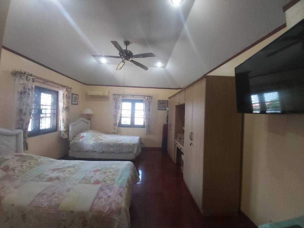 ขายบ้านพัทยา บางแสน ชลบุรี สัตหีบ : Single house for sale, prime location land, made into a pool villa (S03-1264)