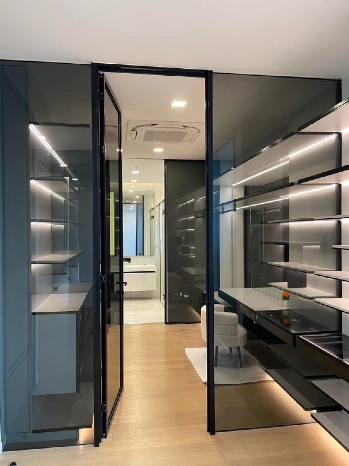 ให้เช่าบ้านเลียบทางด่วนรามอินทรา : บ้านเดี่ยว 3 ชั้น ระดับลักชัวรี่ พร้อมลิฟต์ส่วนตัว โครงการ VIVE เอกมัย–รามอินทรา ใกล้ทางด่วน
