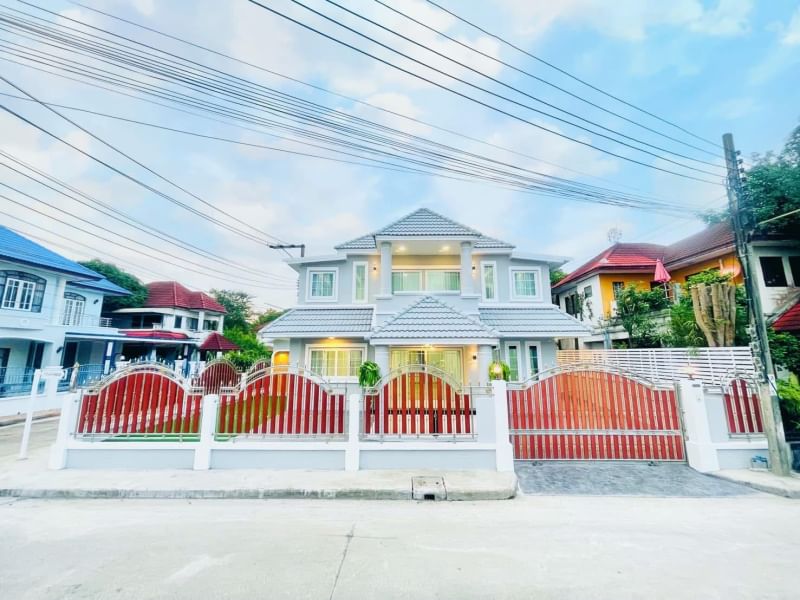 ขายบ้านพุทธมณฑล ศาลายา : ขายบ้านเดี่ยวสวยพร้อมอยู่ หลังมุม โครงการกฤษดานคร 18 พุทธมณฑลสาย 3 แขวงศาลาธรรมสพน์ เขตตลิ่งชัน