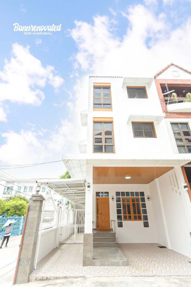 ขายทาวน์โฮมโชคชัย4 ลาดพร้าว71 : 🏡 ทาวน์โฮม 3.5 ชั้น มี 3 ห้องนอน 3 ห้องน้ำ ทำเลโชคชัย 4 แยก 92 รีโนเวทสวย มินิมอล หลังมุม ใหญ่จุกๆ ขนาด 23 ตรว. เป็นบ้านเล่นระดับชั้น จอดรถ 2 คัน ใกล้MRT ลาดพร้าวและรถไฟฟ้าสายสีเหลือง ราคาเพียง 5.9 ล้านบาท