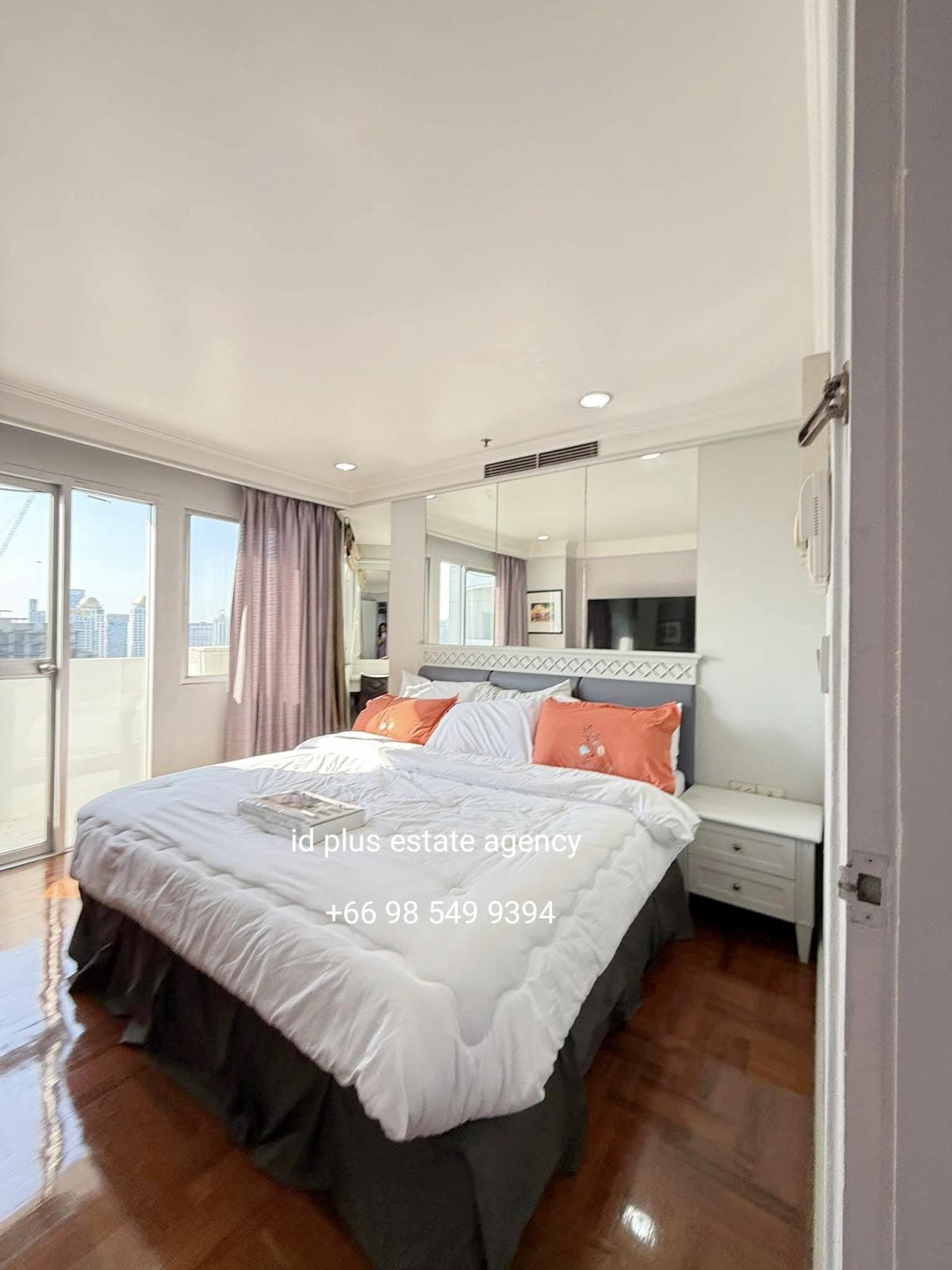 ให้เช่าคอนโดวิทยุ ชิดลม หลังสวน : The room owner allowed small pet friendly Near BTS Ploenchit Condo for rent : 3 bedrooms 2 bathrooms for 120 sqm. On 33rd floor.With fully furnished and electrical appliances. Near BTS Ploenchit.Rental only for 52,000 / m. ( Negotiate )
