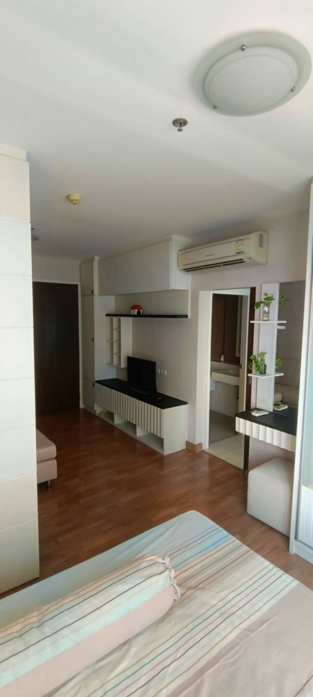 For RentCondoRathburana, Suksawat : Condo for rent, on the banks of the Chao Phraya River, Ivy River, Rat Burana, river view, size 30 sq m, 8th floor, rent 9500฿