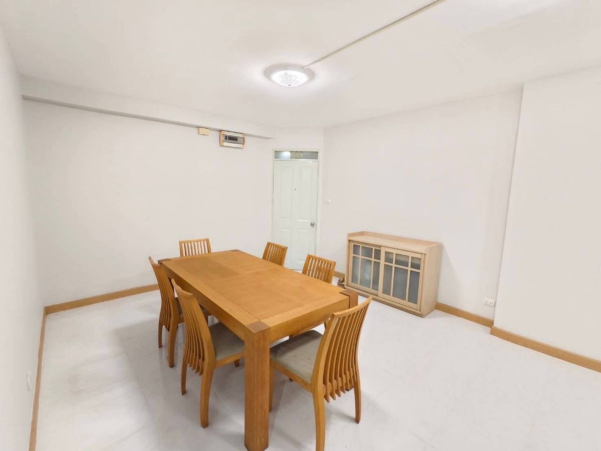 For RentCondoPattanakan, Srinakarin : Near BTS Yellow Line, Sri Udom Station, near Paradise Mall, Central Bangna