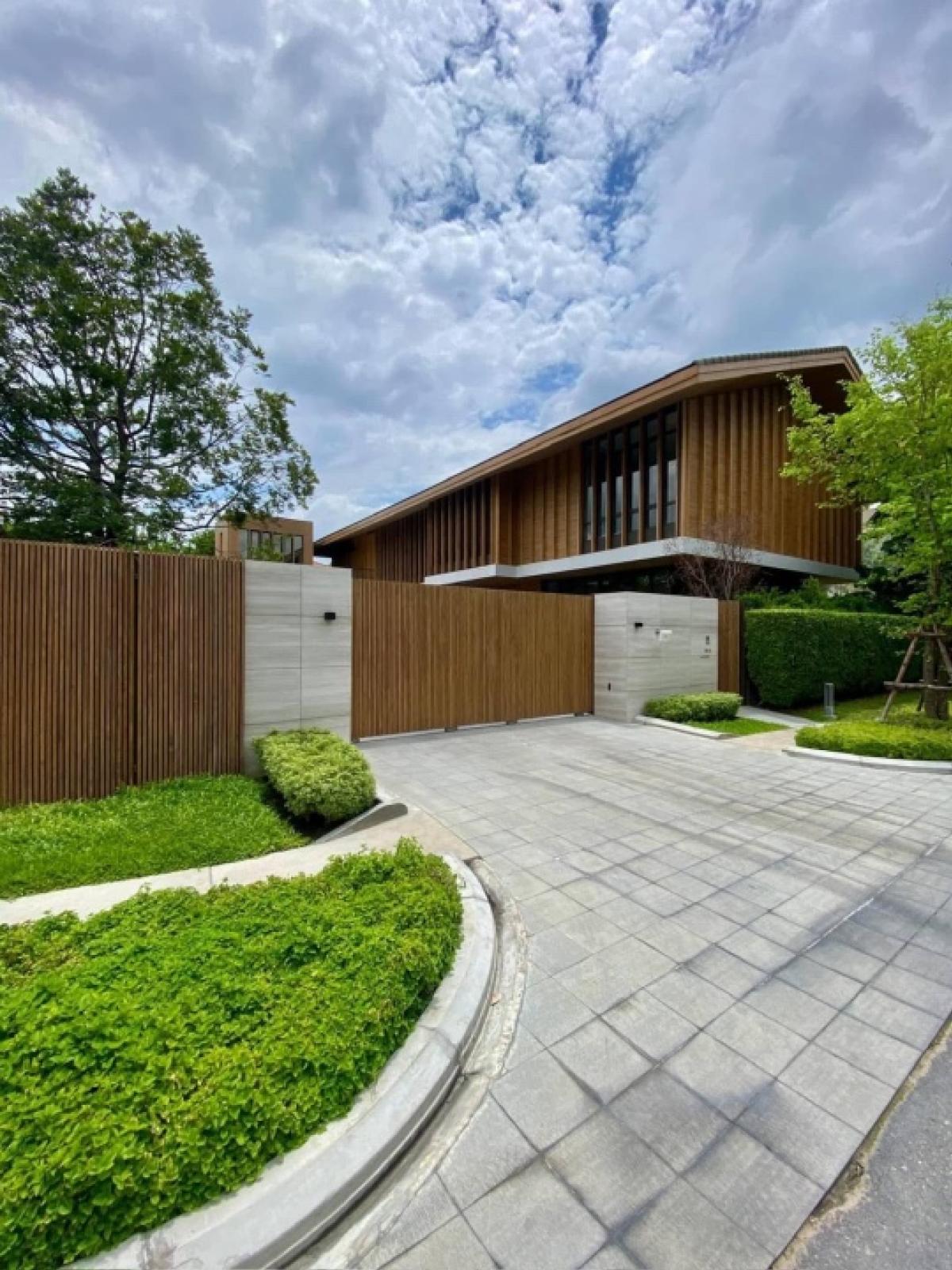 For RentHouseYothinpattana,CDC : Rental : RESALE Ultra Luxury House “Santiburi The Residence” in Pradit Manutum , 1366 sqm , 421 sqw , 1 Rai 21 sqw , 5 Bed 7 Bath , 10 Parking Lot🔥🔥 Rental Price : 2,200,000 THB / Month🔥🔥#sellinghouses#superluxuryhousebkk#Ultraluxurycondo#luxuryhou
