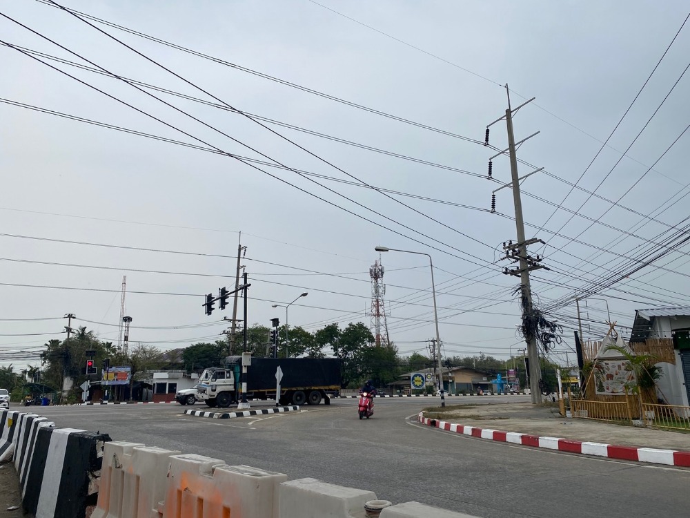 For SaleLandChachoengsao : Land next to Sirisothon Road, Tha Saoan Intersection, Bang Pakong, Chachoengsao, Highway No. 314, area size 11 rai 1 ngan 85 square wa