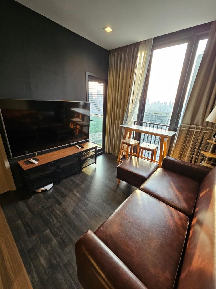 For RentCondoRama9, Petchburi, RCA : The Line Asoke Ratchada is near shopping malls and the Rama 9 BTS station, within walking distance.