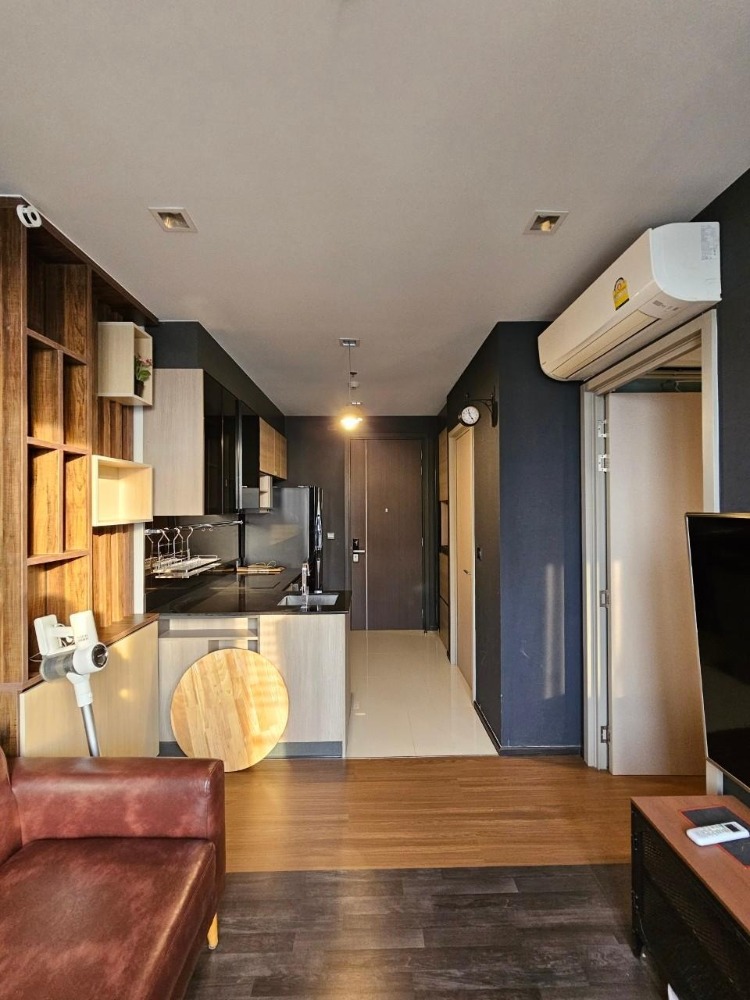 For RentCondoRama9, Petchburi, RCA : The Line Asoke Ratchada is near shopping malls and the Rama 9 BTS station, within walking distance.