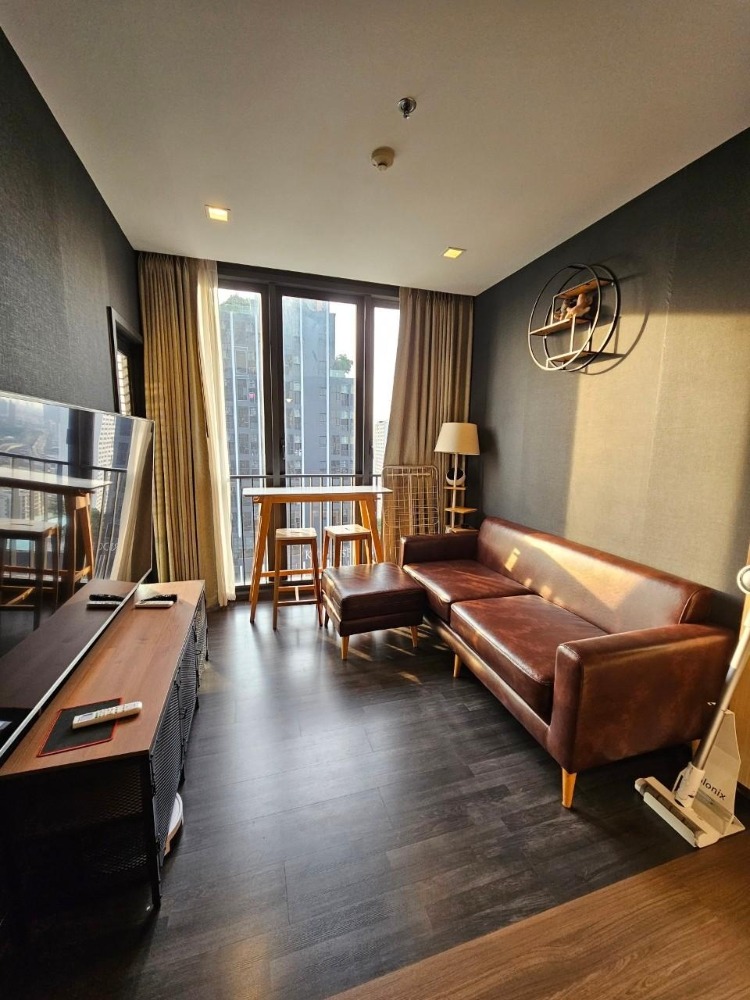 For RentCondoRama9, Petchburi, RCA : The Line Asoke Ratchada is near shopping malls and the Rama 9 BTS station, within walking distance.