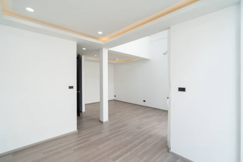 For SaleTownhomeNana, North Nana,Sukhumvit13, Soi Nana : For SALE Townhome Sukhumvit15 3 Storeys 4Bed 4Bath 2Parking 25sqw 250sqm Near MRT Sukhumvit BTS Asok Terminal21 EmQuartier