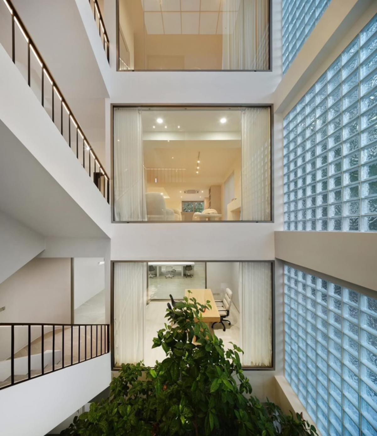 For SaleHome OfficeRatchadapisek, Huaikwang, Suttisan : Home Office for Sale with Tenant Ratchada 42 Near BTS Ratchayothin Income Generating Investment Property Bangkok