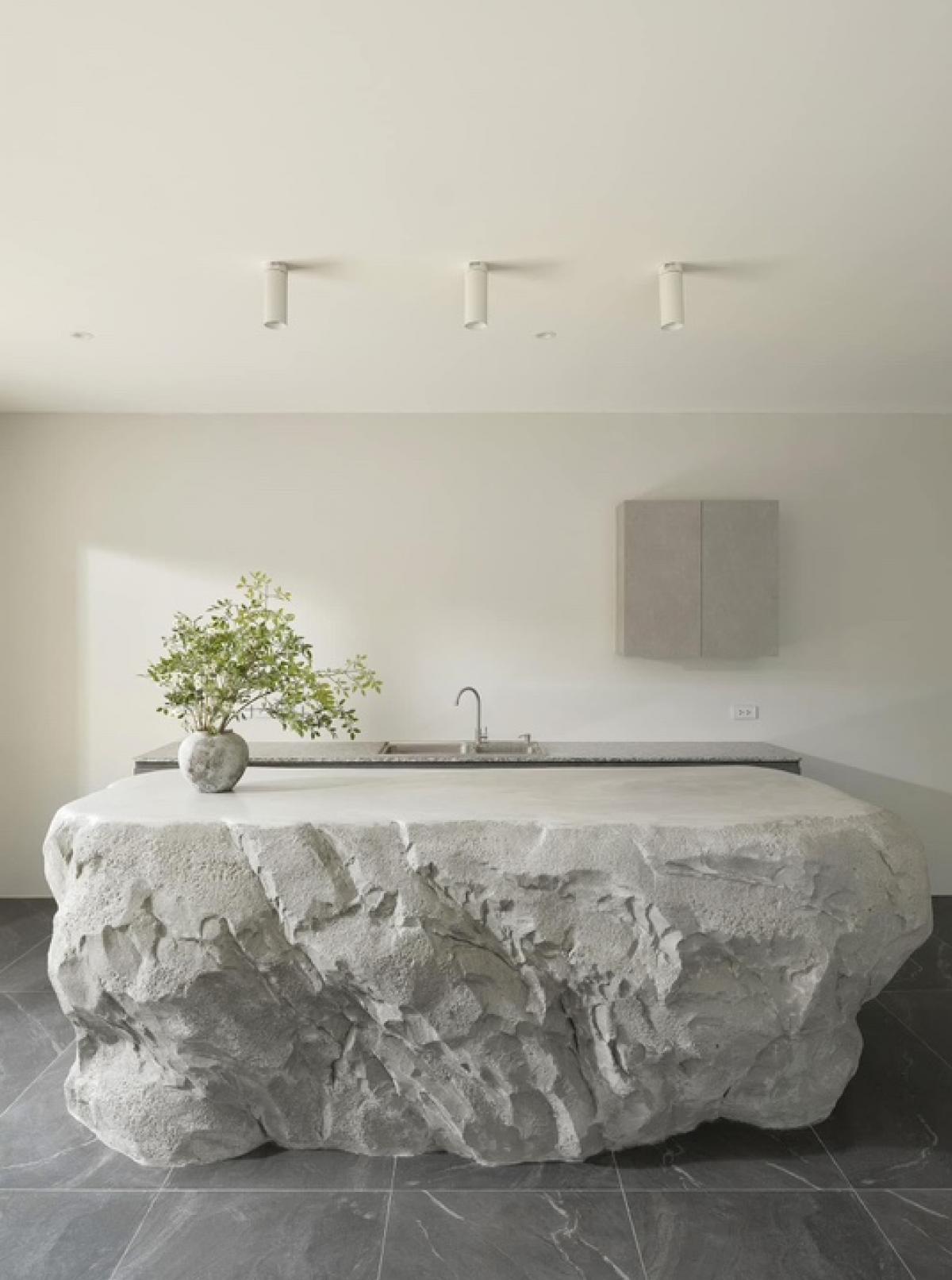 For SaleHome OfficeRatchadapisek, Huaikwang, Suttisan : Home Office for Sale with Tenant Ratchada 42 Near BTS Ratchayothin Income Generating Investment Property Bangkok