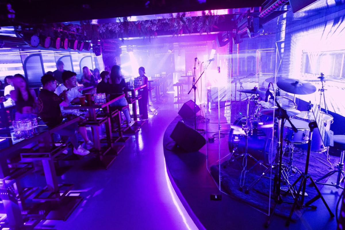 For LeaseholdRetail SpaceSukhumvit, Asoke, Thonglor : 📌เซ้ง Night Club กลางทองหล่อ พร้อมดำเนินกิจการต่อ , ขนาด 350 ตรม. 📌 Take Over  : Night Club With Full Equipment in Hearth of Thonglor , 350 sqm , ** Take Over 6,900,000 THB 🔥🔥Rental Price : 350,000 THB / Month 🔥🔥More Information📱Tel : 061-997991