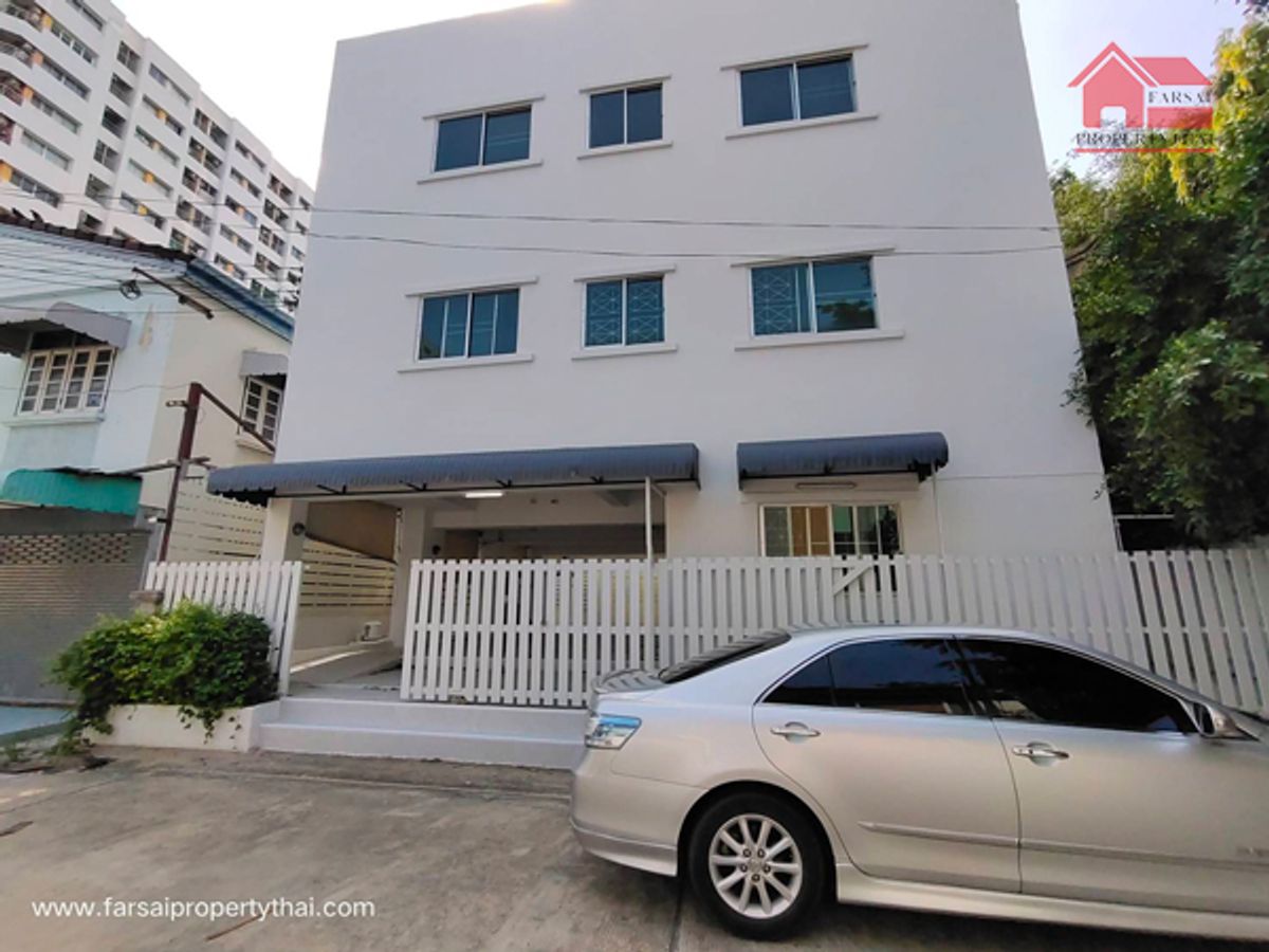 ให้เช่าบ้านลาดพร้าว101 แฮปปี้แลนด์ : ให้เช่าบ้านตึก 3 ชั้น พื้นที่ใช้สอย 500 ตร.ม มีห้อง18 ห้องนอน 18ห้องน้ำ แยกมิเตอร์น้ำไฟฟ้า ถนนลาดพร้าว เขตวังหลาง ราคาเช่า 150,000 บ/ด