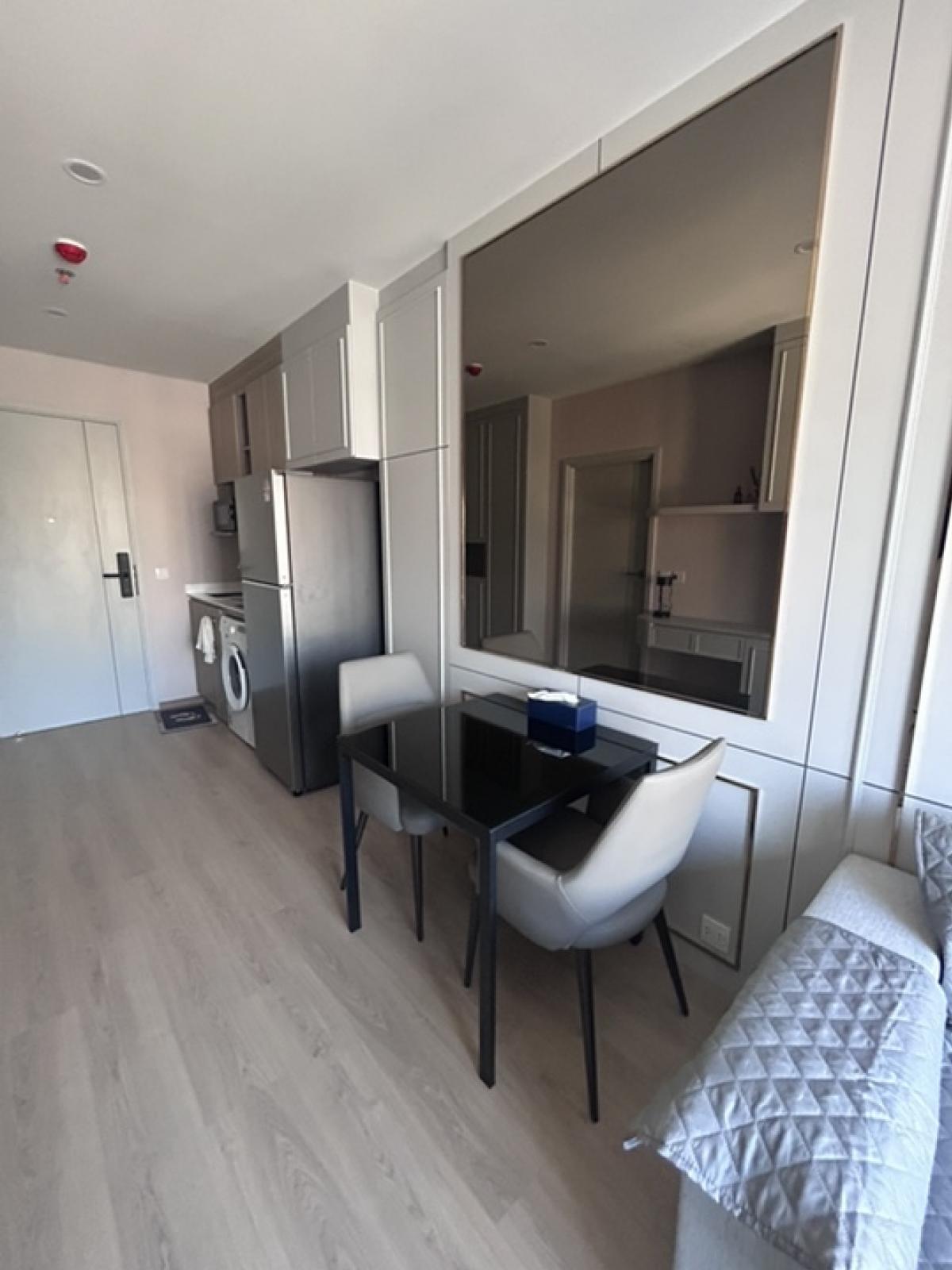 ให้เช่าคอนโดคลองเตย กล้วยน้ำไท : 🔥ให้เช่าด่วนสุด🔥ไลฟ์ พระราม 4 - อโศก ชั้น 20 วิวเมืองสุดตระการตา พร้อมเฟอร์นิเจอร์ครบชุด พร้อมเข้าอยู่ทันที