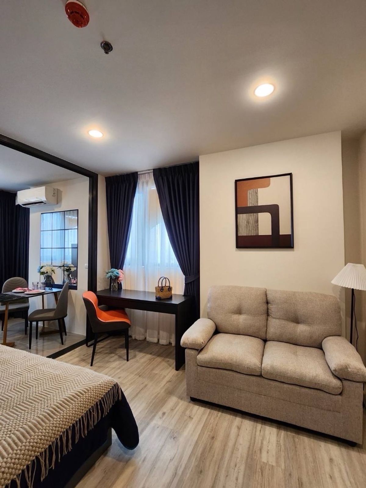 For RentCondoRatchadapisek, Huaikwang, Suttisan : ⭐️For rent: High Rise condo, next to the BTS, beautiful room, good price. Don't delay...⭐️ XT HUAIKWANG XT Huai Khwang 1Bed 1Bath 31 sq.m. Interested, call 099-263-6615 or 085-554-9989