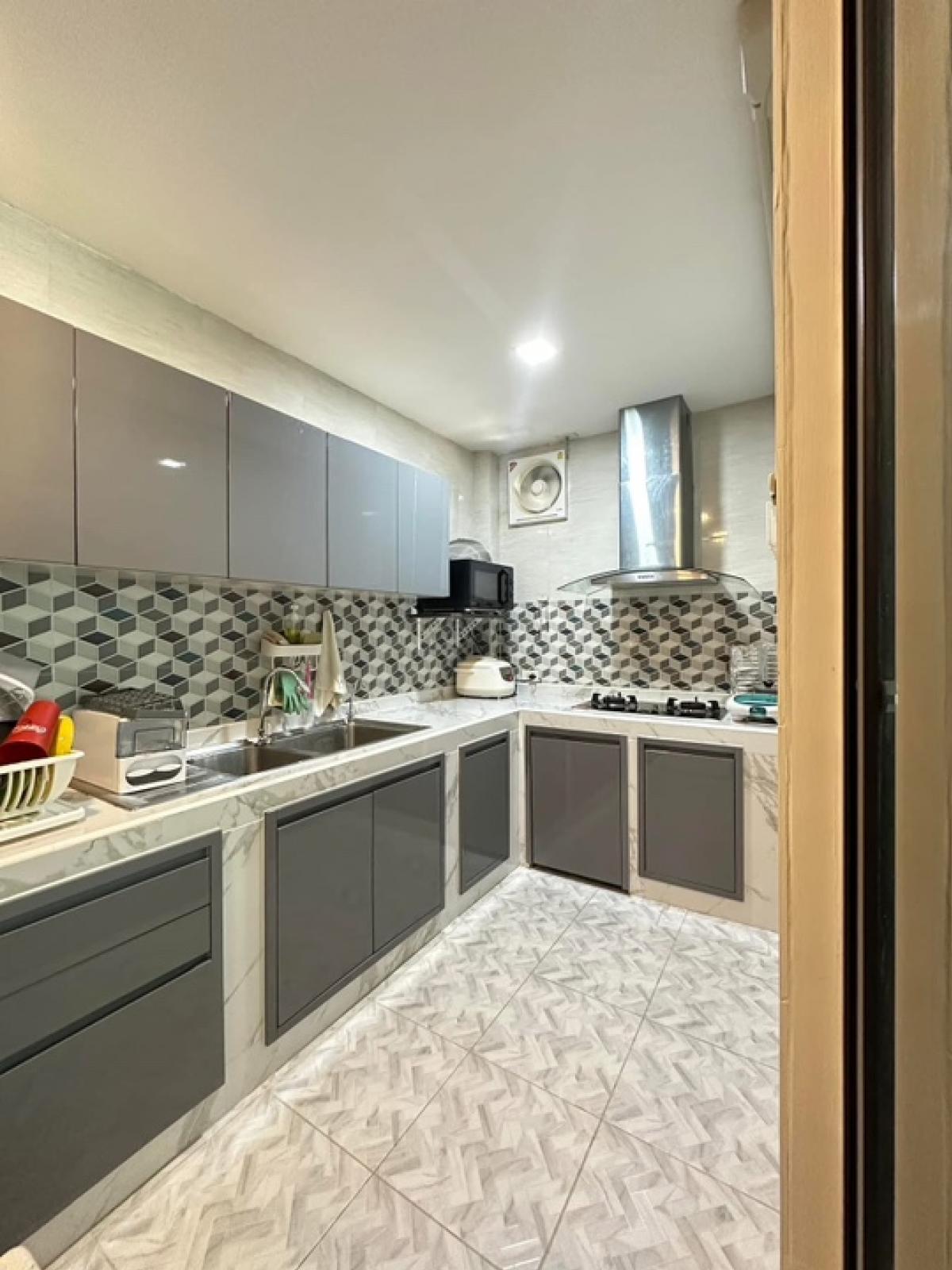 For SaleTownhomePattanakan, Srinakarin : 📢👇Sell with tenant til 31/3/27
 Dont miss this price, Verve Rama 9 Townhome, corner plot, 6.25 meters wide in front of the house, convenient travel on many routes.