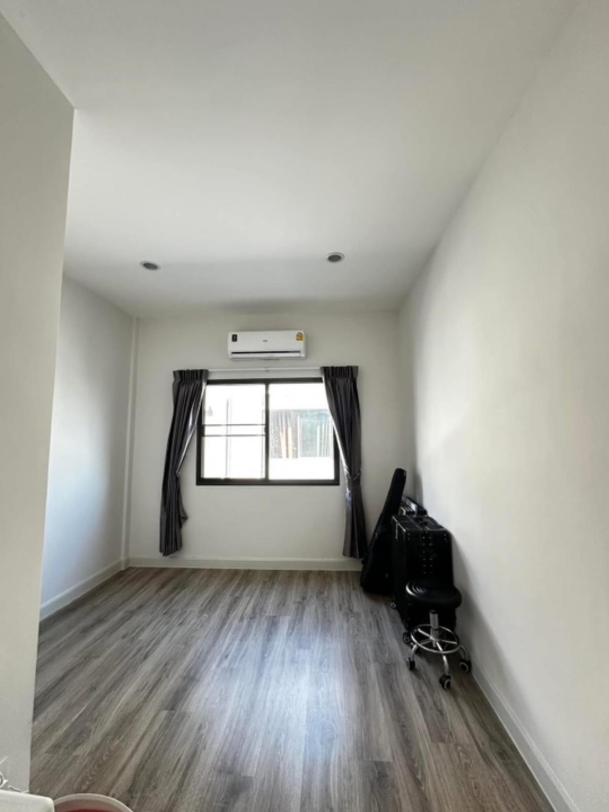 For SaleTownhomePattanakan, Srinakarin : 📢👇Sell with tenant til 31/3/27
 Dont miss this price, Verve Rama 9 Townhome, corner plot, 6.25 meters wide in front of the house, convenient travel on many routes.