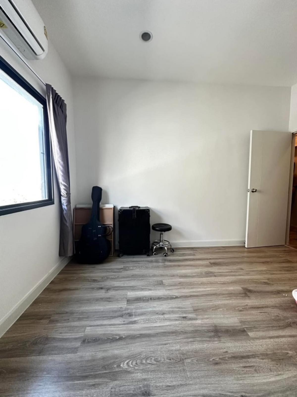 For SaleTownhomePattanakan, Srinakarin : 📢👇Sell with tenant til 31/3/27
 Dont miss this price, Verve Rama 9 Townhome, corner plot, 6.25 meters wide in front of the house, convenient travel on many routes.