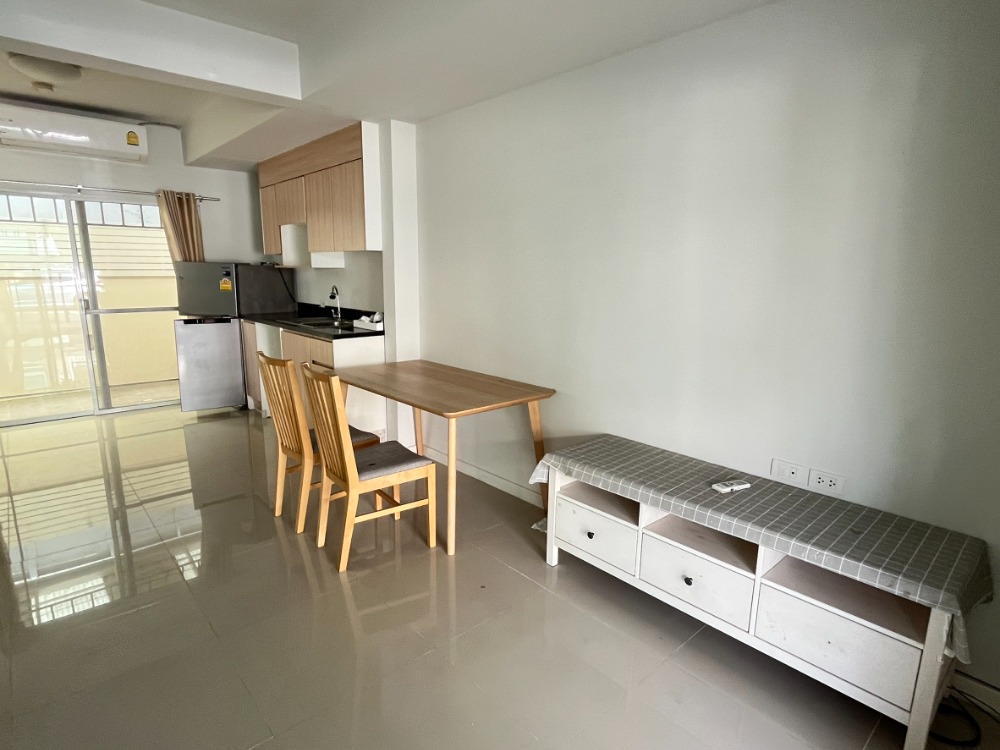 ให้เช่าทาวน์โฮมบางนา แบริ่ง ลาซาล : ให้เช่าทาวน์โฮมสวย 2 ชั้น  #ใกล้เมกะบางนา . 🏡🏡 ทาวน์โฮม อินดี้ บางนา กม.7 🏡🏡  Indy Bangna km.7  Location :  https://goo.gl/maps/vxvMQTDCwS2gdwrW7 . #รายละเอียด 🚩 ทาวน์โฮมสวย 2 ชั้น 🚩 2 ห้องนอน 3 ห้องน้ำ 🚩 ขนาด 18