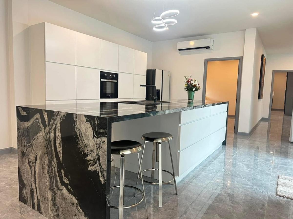 ขายพัทยา บางแสน ชลบุรี สัตหีบ : 📢👇 ขายพูลวิลล่าหรูสไตล์โมเดิร์น ทำเลดีที่สุดในห้วยใหญ่พัทยา ชลบุรี ห่างหาดจอมเทียน เพียง 5 นาที ใกล้ทางด่วนมอเตอร์เวย์