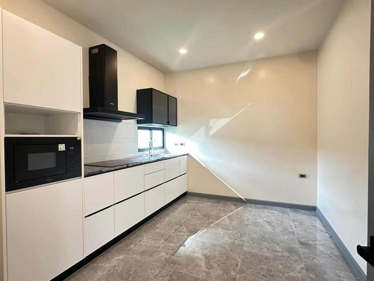 ขายพัทยา บางแสน ชลบุรี สัตหีบ : 📢👇 ขายพูลวิลล่าหรูสไตล์โมเดิร์น ทำเลดีที่สุดในห้วยใหญ่พัทยา ชลบุรี ห่างหาดจอมเทียน เพียง 5 นาที ใกล้ทางด่วนมอเตอร์เวย์