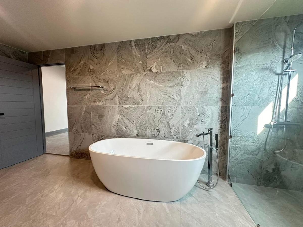 ขายพัทยา บางแสน ชลบุรี สัตหีบ : 📢👇 ขายพูลวิลล่าหรูสไตล์โมเดิร์น ทำเลดีที่สุดในห้วยใหญ่พัทยา ชลบุรี ห่างหาดจอมเทียน เพียง 5 นาที ใกล้ทางด่วนมอเตอร์เวย์