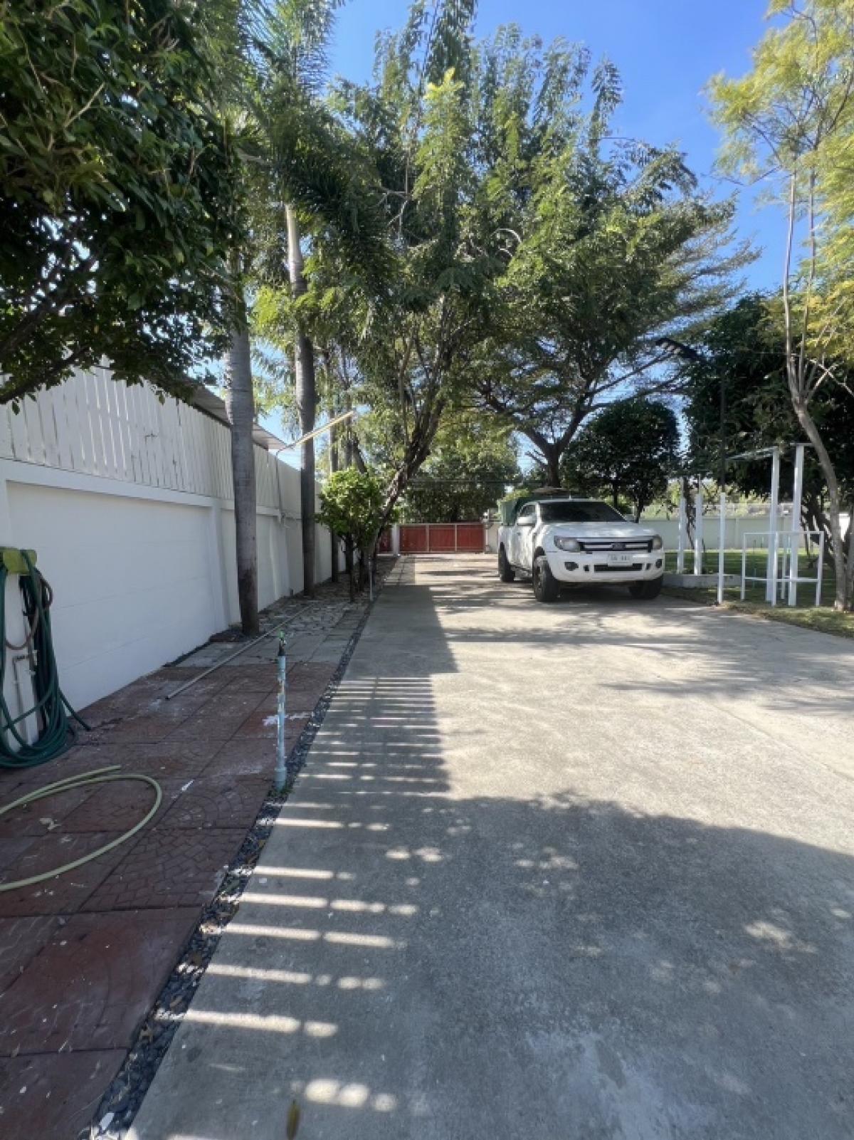 ให้เช่าโฮมออฟฟิศบางนา แบริ่ง ลาซาล : ปล่อยเช่า Home Office 1,000 ตารางเมตร ที่จอดรถ 10 คัน ย่าน แบริ่ง - ศรีด่าน 22, สมุทรปราการ ใกล้ ห้าง เมกา บางนา, IKEA และโรงเรียนนานาชาติ, Pre-school, Nursery for Kids