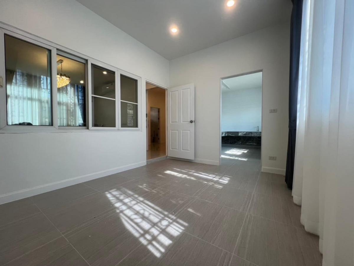 ให้เช่าโฮมออฟฟิศบางนา แบริ่ง ลาซาล : ปล่อยเช่า Home Office 1,000 ตารางเมตร ที่จอดรถ 10 คัน ย่าน แบริ่ง - ศรีด่าน 22, สมุทรปราการ ใกล้ ห้าง เมกา บางนา, IKEA และโรงเรียนนานาชาติ, Pre-school, Nursery for Kids