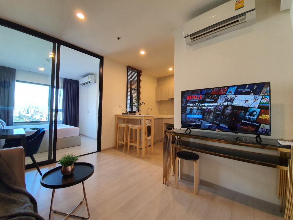 For RentCondoRama9, Petchburi, RCA : Condo for rent, Life Asoke, 36 sqm, 19th floor, fully furnished, every piece of new stuff has never been lived in, not hot, not loud.