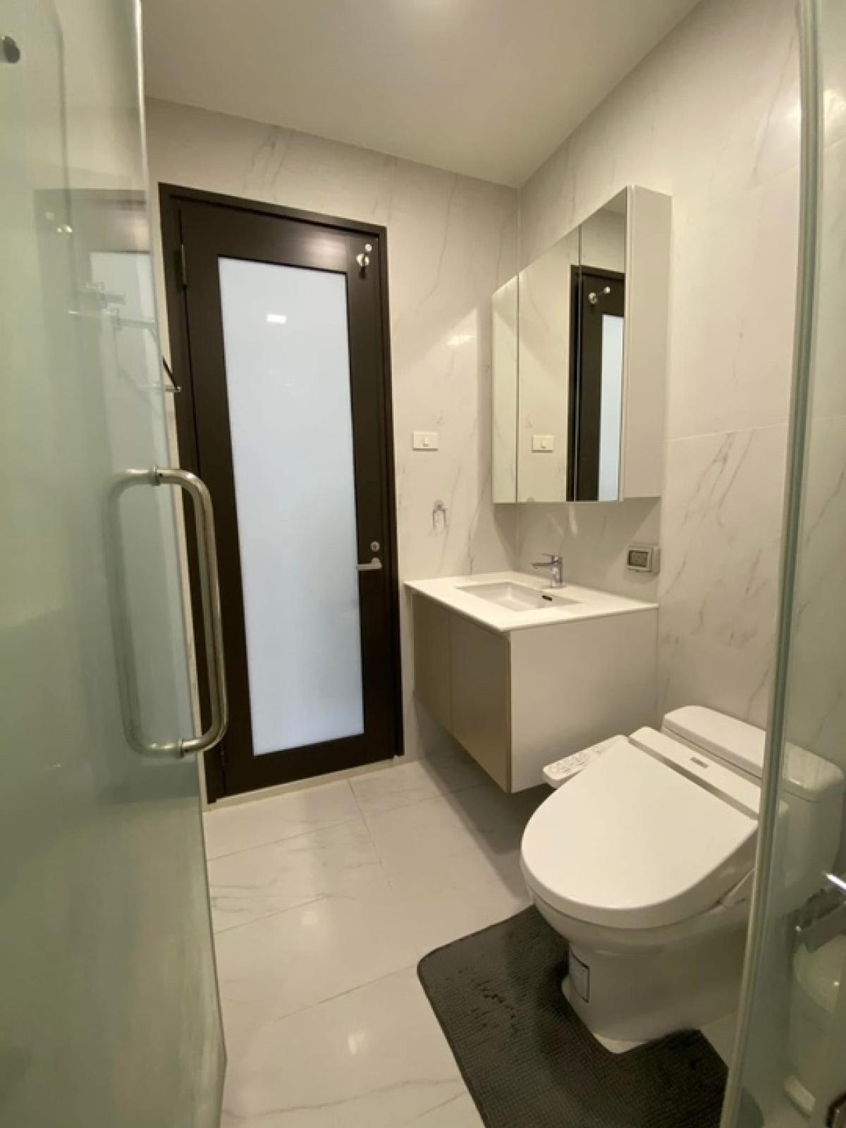 For SaleCondoRama9, Petchburi, RCA : 📢👇Grab or gone, reasonable and worth price for living or investing as Chewathai located in good location in new CBD area near Central Rama 9, Fortune Town, easily traveling to many routes, west side , unblocked Markasan Garden view