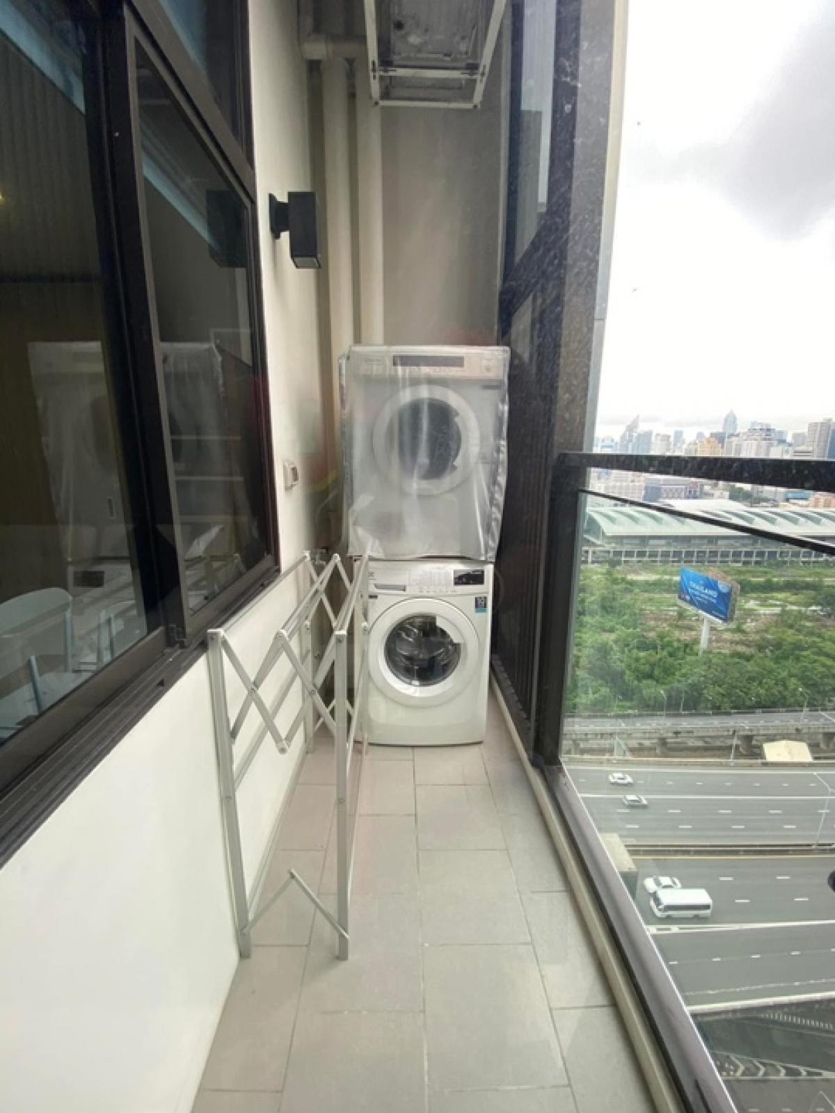 For SaleCondoRama9, Petchburi, RCA : 📢👇Grab or gone, reasonable and worth price for living or investing as Chewathai located in good location in new CBD area near Central Rama 9, Fortune Town, easily traveling to many routes, west side , unblocked Markasan Garden view