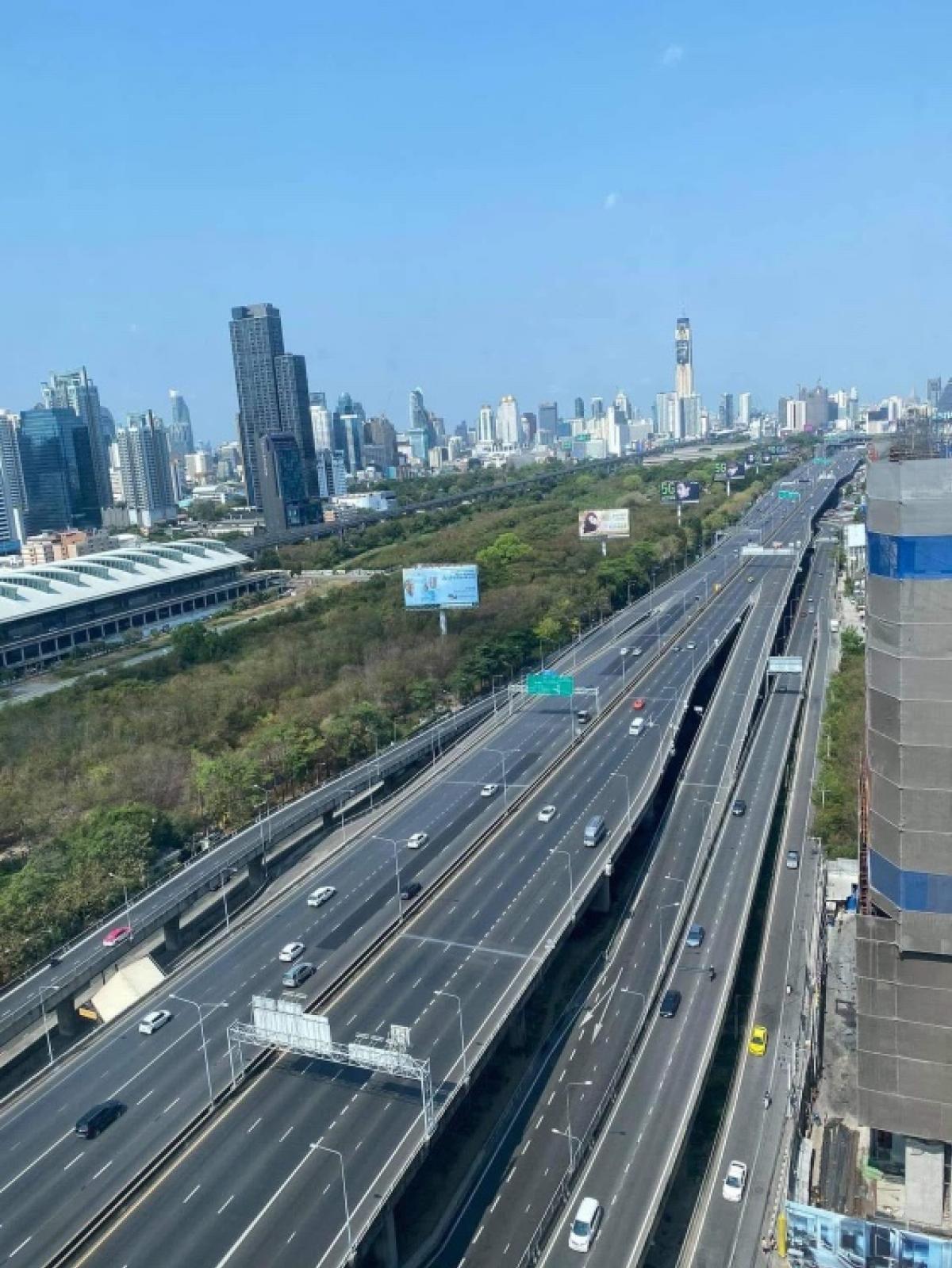 For SaleCondoRama9, Petchburi, RCA : 📢👇Grab or gone, reasonable and worth price for living or investing as Chewathai located in good location in new CBD area near Central Rama 9, Fortune Town, easily traveling to many routes, west side , unblocked Markasan Garden view