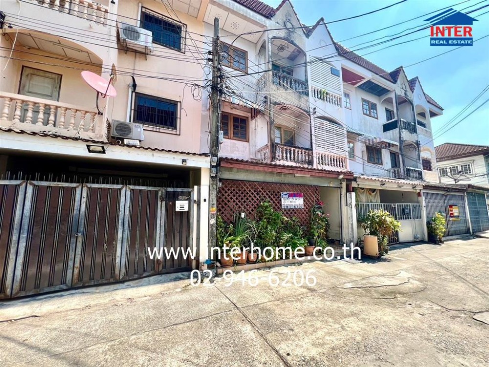 For SaleTownhomeRama9, Petchburi, RCA : 3-storey townhouse, 20.5 sq.w., Townhouse, Soi Inthamara 39, Intersection 3, Suthisan Road, Vibhavadi Rangsit Road, Huai Khwang District, Bangkok
