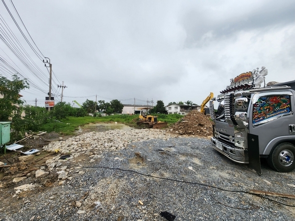 For SaleLandBang kae, Phetkasem : Land for sale, Phetkasem 77, Soi 1, 6 rai filled, opposite Phromsiri Village, only 1.4 km from Phetkasem main road. Suitable for building a village, residential area.