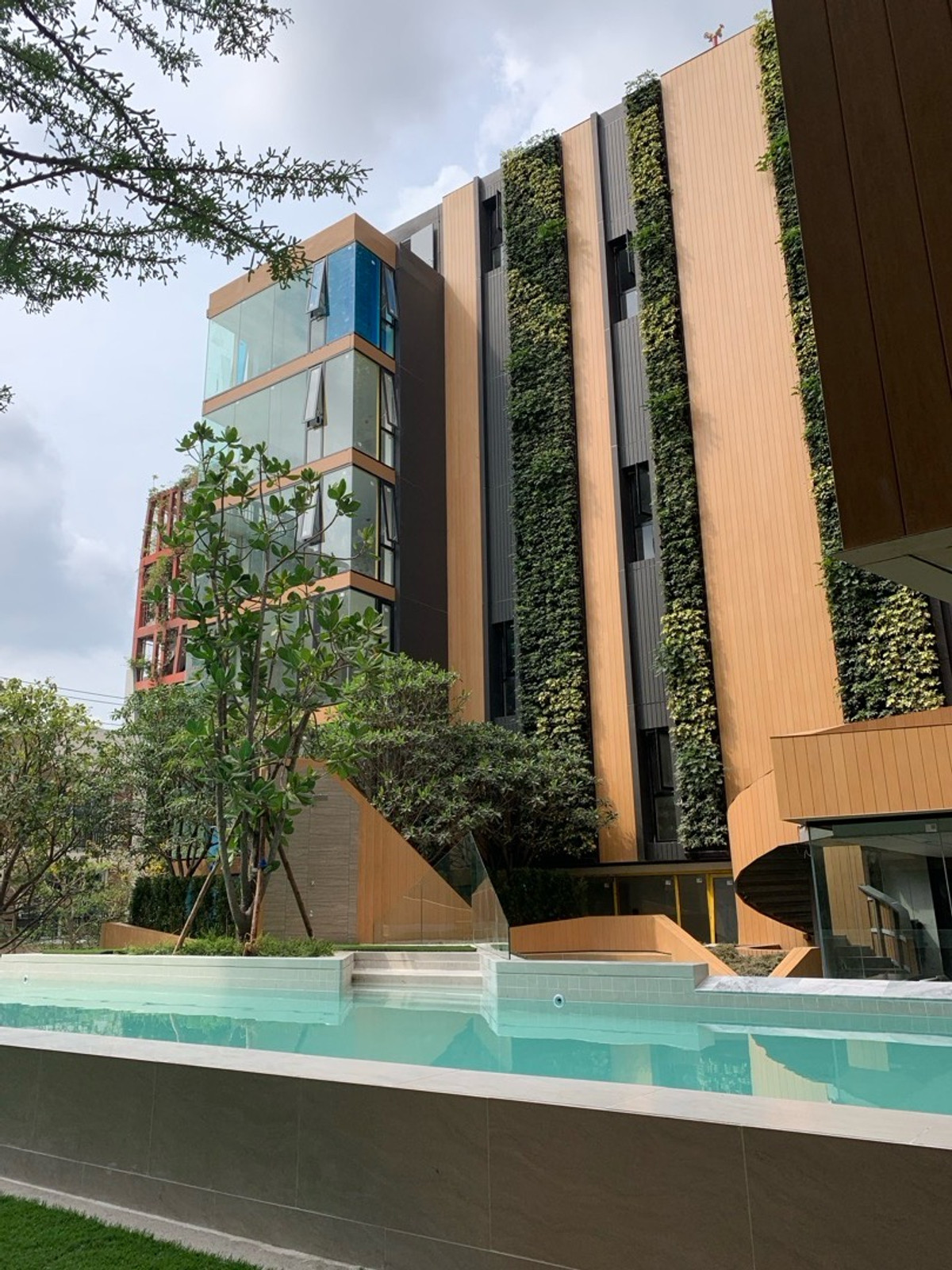 For RentCondoOnnut, Udomsuk : 🔥Urgent Rental🔥 Quintara Arte Sukhumvit 52, corner unit for rent (low-rise), fully furnished and equipped with appliances, closed kitchen, near BTS On Nut ❗
