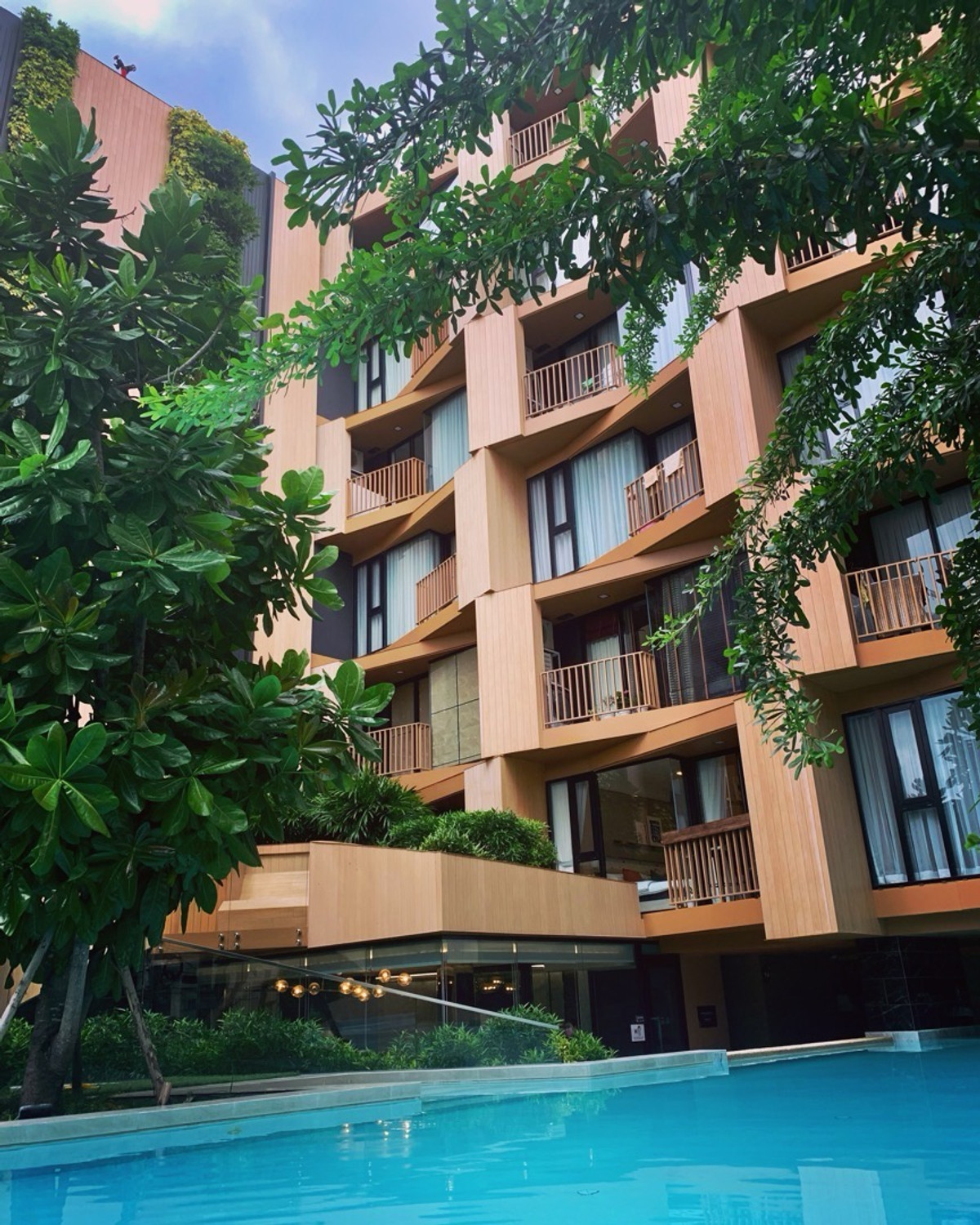 For RentCondoOnnut, Udomsuk : 🔥Urgent Rental🔥 Quintara Arte Sukhumvit 52, corner unit for rent (low-rise), fully furnished and equipped with appliances, closed kitchen, near BTS On Nut ❗