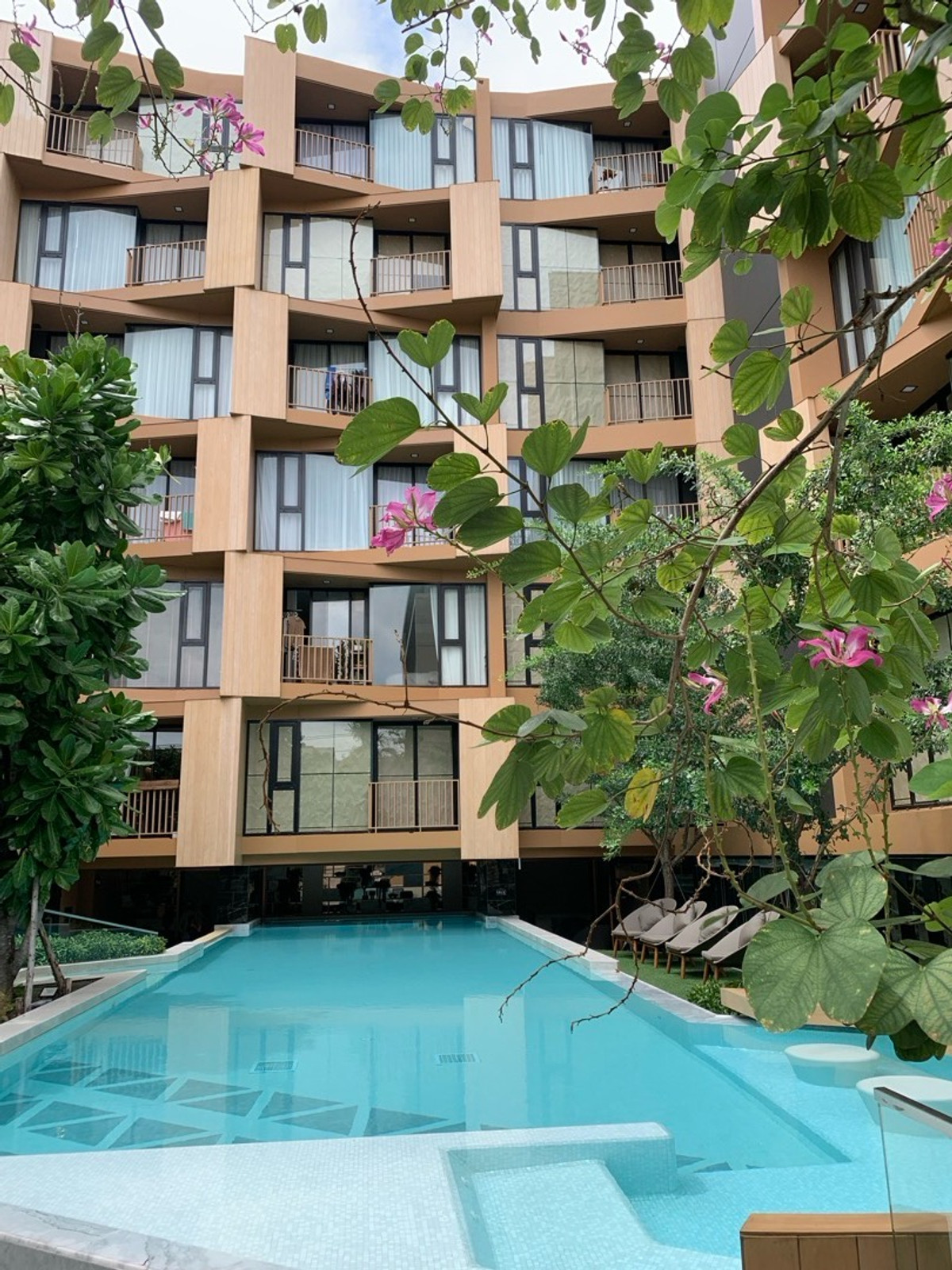 For RentCondoOnnut, Udomsuk : 🔥Urgent Rental🔥 Quintara Arte Sukhumvit 52, corner unit for rent (low-rise), fully furnished and equipped with appliances, closed kitchen, near BTS On Nut ❗