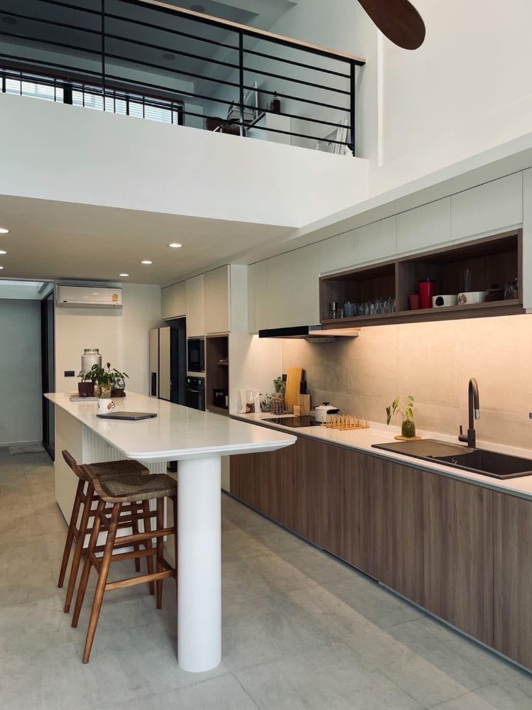 ● Japanese Modern Loft ● ทาวน์โฮม 3.5 ชั้น | 3 ห้องนอน 4 ห้องน้ำ | 21.31 ตร.ว. 210.00 ตร.ม. | ใกล้ มหาวิทยาลัยเกษมบัณฑิต 4 นาที, โรงเรียนปาณยา พัฒนาการ 6 นาที, ธัญญาพาร์ค 9 นาที, BTS อ่อนนุช 10 นาที Loading...