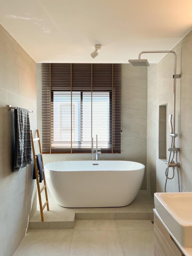 ● Japanese Modern Loft ● ทาวน์โฮม 3.5 ชั้น | 3 ห้องนอน 4 ห้องน้ำ | 21.31 ตร.ว. 210.00 ตร.ม. | ใกล้ มหาวิทยาลัยเกษมบัณฑิต 4 นาที, โรงเรียนปาณยา พัฒนาการ 6 นาที, ธัญญาพาร์ค 9 นาที, BTS อ่อนนุช 10 นาที Loading...