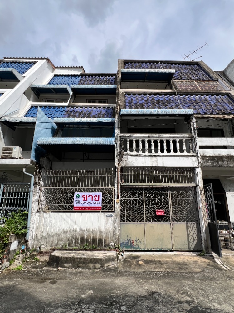 For SaleTownhomeThaphra, Talat Phlu, Wutthakat : For sale as is, 3-storey townhouse, Rom Sai Village, Petchkasem 7, near MRT Tha Phra